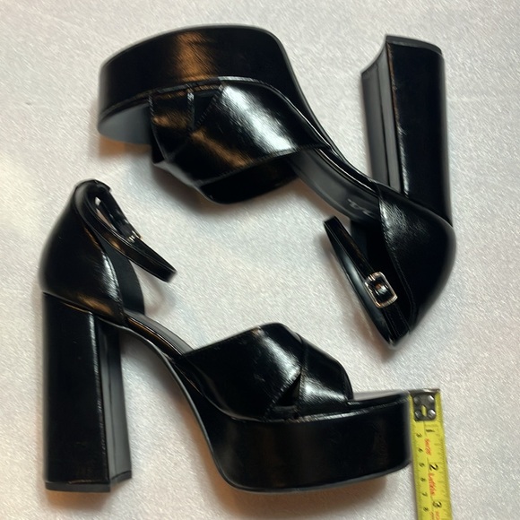 Platform strappy heels with ankle strap. - Picture 3 of 6